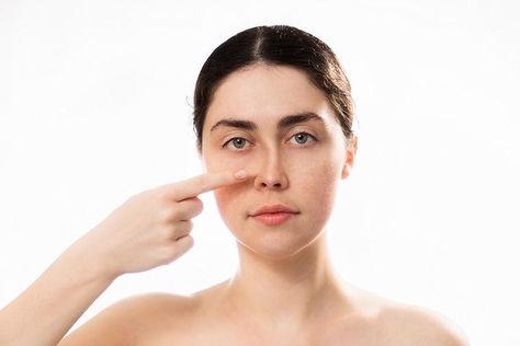 If you have a crooked nose spectrum, it can be difficult for you to breath or sleep. There is an easy way to solve the problem. Crooked Nose Front View, Crooked Nose Model, Nose Problems, Crooked Nose, 100 Faces, Sleep Clinic, Broken Nose, Oc Face, Homemade Facials