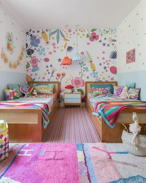 20+ Practical Small Shared Kids Bedroom Ideas & Tips (2024) - DrExplains Sister Bedroom, Shared Girls Room, Kids Shared Bedroom, Girl Bedroom Designs, Girl’s Room, Kid Rooms, Shared Room, Room Partition, Big Girl Rooms