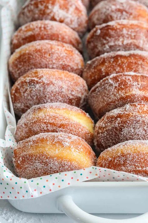 These Perfect Sugar Donuts are chewy, fluffy, and so sweet. Covered in sugar, these yeasty donuts are easy to make and taste amazing. #sugardonut #sugardonuts #perfectsugardonut #perfectsugardonuts Timbits Recipe, Maple Donuts Recipe, Donut Recipe Fried, Sugar Donuts Recipe, Italian Donuts, Raised Donuts, Maple Donuts, Doughnut Recipe Easy, Cake Donuts Recipe