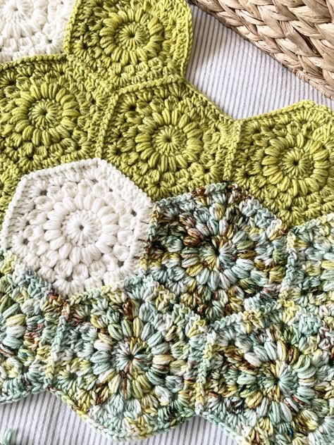 Summer Fade Hexie Blanket Pattern x Farmers Market Collection by Hue Loco Yarn — NautiKrall Crochet Crocheted Hexagons, Nautikrall Crochet, Crochet Hexagons, Crochet Hexagon Blanket, Hexagon Crochet Pattern, Hexagon Crochet, Crochet Cluster Stitch, Crochet Snowflake Pattern, Crochet Decrease