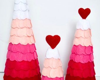 Valentine Trees, Handmade Calendar, Valentine Craft Decorations, Count Down To Christmas, Easy Valentine Crafts, Diy Valentine's Day Decorations, Valentine Tree, Diy Valentines Decorations, Valentine Projects