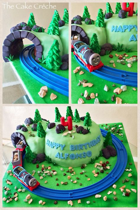 Tunnel Train Cake, Moving Train Cake, Moving Cake, Thomas Train Birthday Cake, Train Birthday Party Food, Thomas Birthday Cakes, Train Wheels, Thomas Train Birthday, Thomas Train Cake