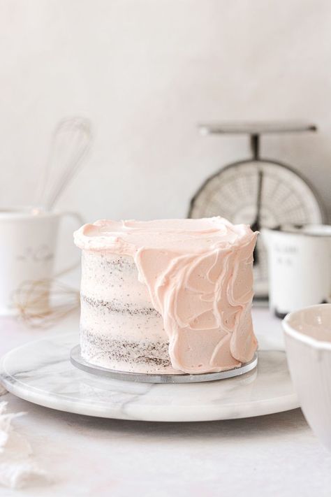 Diy Layer Cake, Cake Recipe For Decorating, Frost A Cake, Cakes At Home, Crumb Coat, 2 Layer Cakes, 3 Layer Cakes, Two Layer Cakes, Homemade Frosting