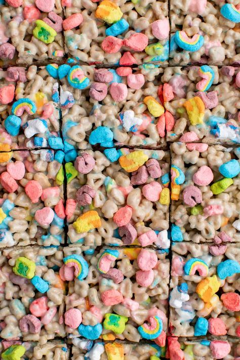 Add some fun to your St. Patrick's Day celebrations with these Lucky Charms treats. So easy to make and ready to enjoy in just 15 minutes! Lucky Charms Cereal Bars, Squares Recipes, Lucky Charms Treats, Cereal Bars Recipes, Lucky Charms Marshmallows, Lucky Charms Cereal, Potluck Ideas, Easy Dessert Recipes, Activity Director