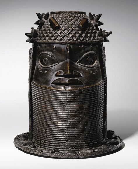 Edo Uhunmwun Elao (Oba Ancestral Memorial Head) Benin, Nigeria http://www.imodara.com/item/nigeria-edo-uhunmwun-elao-ancestral-memorial-head-oba/ Benin Bronze, Nigeria Africa, Afrique Art, Contemporary African Art, Afrikaanse Kunst, African Sculptures, Art Premier, South African Artists, Africa Art