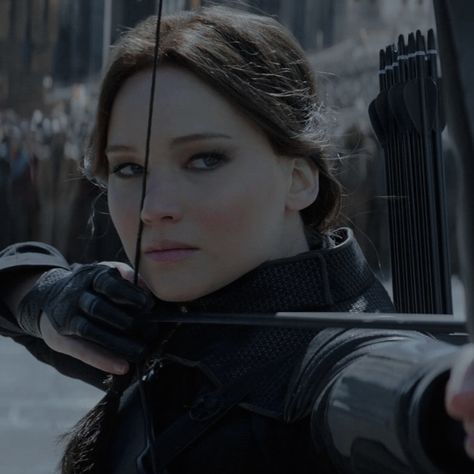 Katniss Everdeen Pfp, Katniss Everdeen Catching Fire, Katniss Everdeen Aesthetic, Katniss Everdeen Icon, The Hunger Games Books, Hunger Games 2012, Hunger Games Katniss, Mockingjay Part 2, Ballad Of Songbirds And Snakes