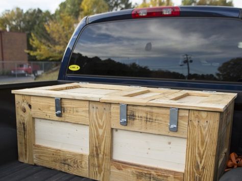 Tow Accessories Box Wooden Crates Projects, Wooden Truck Bedding, Upcycled Products, Wooden Pallet Crafts, Diy Wooden Crate, Truck Diy, Wooden Tool Boxes, Truck Storage, Truck Tool Box