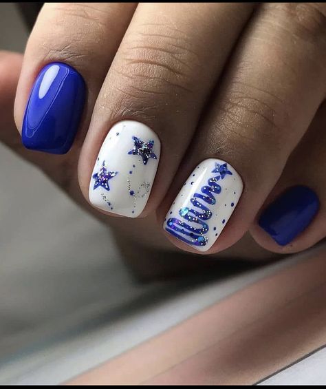 Blue Christmas Nails, Unghie Sfumate, Tree Nails, Square Nail Designs, Christmas Gel Nails, Short Square Nails, New Year's Nails, Stick On Nails, Xmas Nails