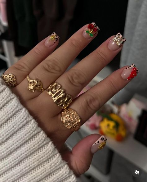 Short Red And Gold Nails, Nails Red And Gold, Shorties Nails, Red And Gold Nails, Latest Nail Trends, Hard Nails, Nails Red, Reference Poses, Gold Nails