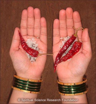 Ritual of salt, mustard seeds and chillies Cute Easy Paintings, Hindu Rituals, Luck Spells, Healing Mantras, Goddess Decor, Money Spells, Cast Off, Spells Witchcraft, Mustard Seed