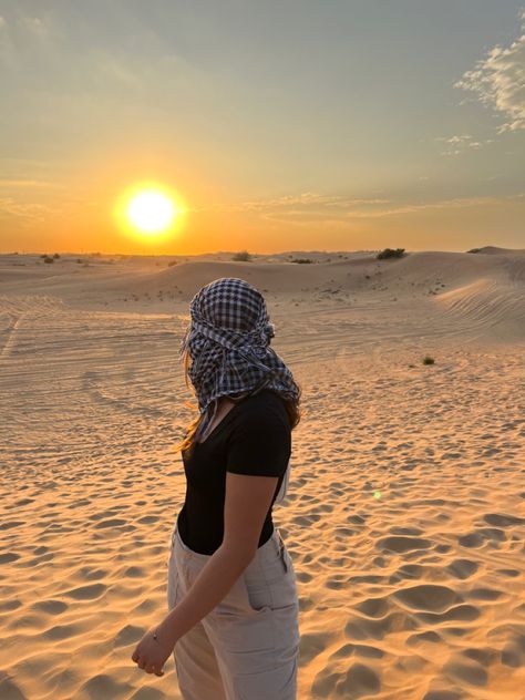 dubai,abu dhabi, desert, dunes, dune bashing, sand, sunset, cargo pants, UAE, emirates Safari In Dubai, Dubai Sand Dunes Outfit, Dessert Safari Dubai Outfit Women, Abu Dhabi Outfits, Dubai Sand Dunes, Dubai Pics, Dubai Ootd, Dessert Outfit, Desert Outfit Ideas