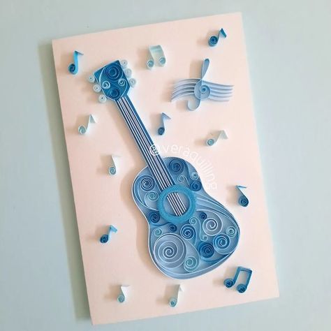 Quilling Guitar Pattern, Quilling Guitar, Quiling Paper Art, Quilling Arts, Quilling Flower Designs, Paper Quilling Earrings, Guitar Patterns, Cute Origami, Quilling Christmas