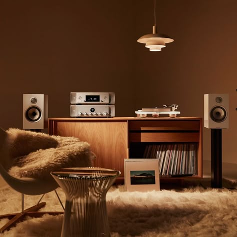 How Marantz became the gold standard of luxury audio Hifi Room, Home Music Rooms, Triangle House, Record Room, Case Study Houses, Listening Room, Audio Room, Design Milk, Music Room