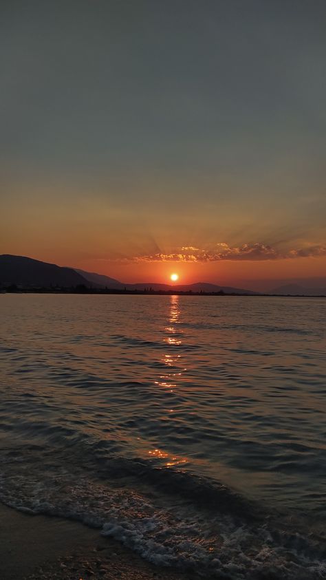 Dark Beach Sunset, Dark Sunset Wallpaper, Beach Aesthetic Dark, Dark Sunset Aesthetic, Sunset Beach Pictures, Beach Wallpaper Iphone, Dark Beach, Pretty Views, Story Planning