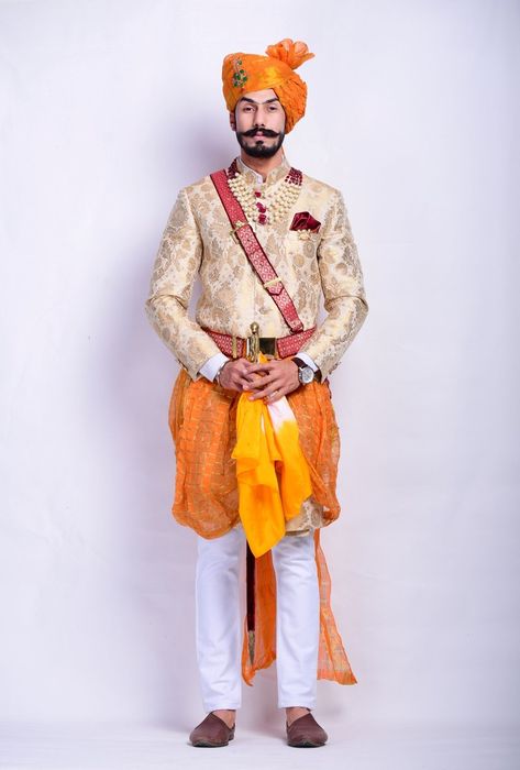 Rajputana achkan Shadi Pic, Achkan For Men, Rajasthani Photo, Hindu Wedding Photos, Wedding Suits Men Black, Best Indian Wedding Dresses, Sherwani For Men Wedding, Wedding Swag, Groom Dress Men