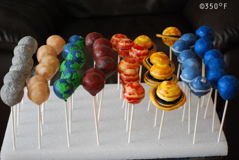 Space Cake Pops Solar System, Planet Themed Food, Planets Birthday Theme, Planet Birthday Theme, Solar System Cake Pops, Planet Party Ideas, Cake Pop Planets, Outer Space Cake Pops, Space Macarons