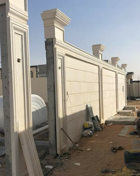 Tor Design, Fence Wall Design, Compound Wall Design, Gate Wall Design, Front Wall Design, Boundary Wall, House Fence Design, Compound Wall, Classic House Exterior