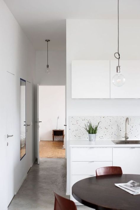 Terrazzo: Not Just for Floors - Klein & Co White Kitchen Terrazzo, Terrazzo Backsplash, Kitchen Terrazzo, Terrazzo Kitchen, White Kitchen Backsplash, Kitchen Splashback, House Inside, Kitchen Furniture Design, Luxury Kitchens