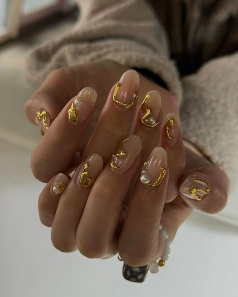 funky 3d gel + gold powder | Instagram Acrylic Nail Designs Gold, 3 D Nails Designs, Kitsch Nails, Fall Nude Nails, Autumn Manicure, Evil Eye Nails, Gold Acrylic Nails, Golden Nails, Gold Nail Art