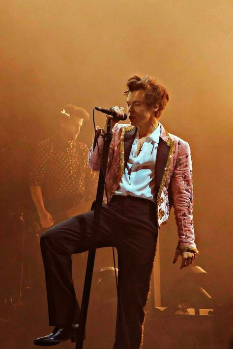 Handsome Men Quotes, Harry Styles Live On Tour, Harry Styles Aesthetic, Live On Tour, Haikou, Harry Styles Wallpaper, Harry Styles Pictures, Harry Styles Photos, Mr Style