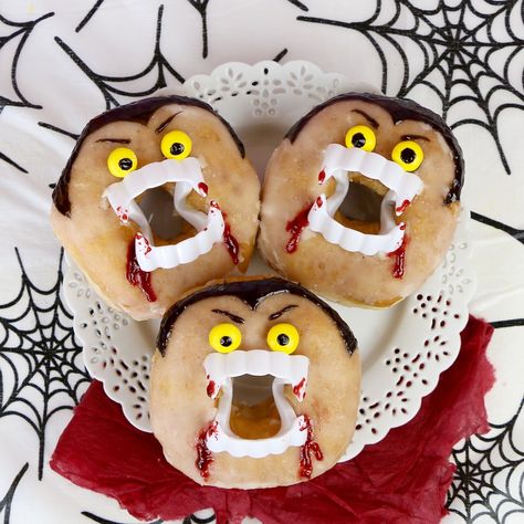 Cued Speech, Vampire Valentine, Seedless Raspberry Jam, Halloween Potluck, Chocolate Spiders, Halloween Torte, Donut Ideas, Donuts Gourmet, Vampire Party