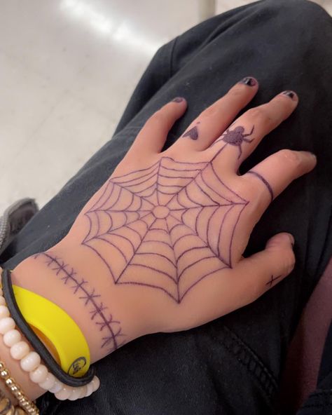 Spiderweb Hand Drawing, Hand Tattoos With Marker, Spider Web Hand Tattoos For Women, Hand Tattoos Spiderweb, Hand Tattoo Spider Web, Spider Web Stick And Poke, Spider Web Drawing On Hand, Spider Hand Drawing, Spider Web Wrist Tattoo