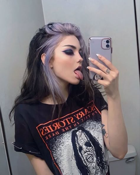 #goth #twotoned #hair #egirl #eboy #highlights #twotonedhair Egirl Hair, E Girl Hair, Drag Make-up, Goth Hair, Hair Color Streaks, Dyed Hair Inspiration, Pretty Hair Color, Alternative Hair, Dye My Hair