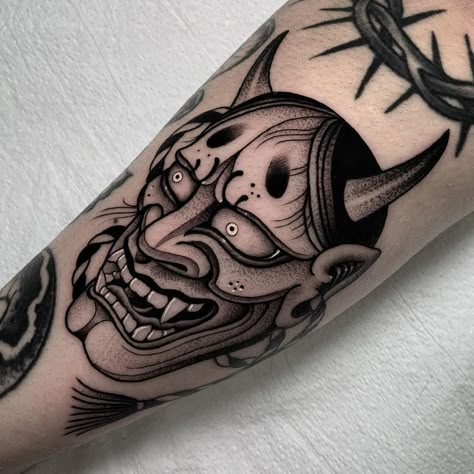 Traditional Hannya Mask Tattoo, Tattoos Pulseras, Mascara Hannya, Hanya Mask Tattoo, Japanese Skull, Mask Tattoos, Black Work Tattoo, Japanese Mask Tattoo, Oni Mask Tattoo