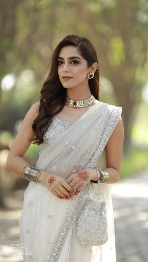 Maya Ali In Saree, Grooms Sister, Suit Poses, Ethnic Wears, Pakistani Women Dresses, Saree Wearing Styles, Reception Outfit, Indian Sari Dress, Maya Ali