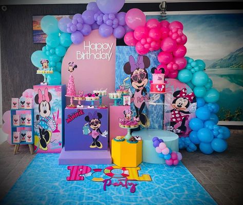 Minnie Mouse Pool Party Decorations, Mini Mouse Pool Party Ideas, Minnie Mouse Pool Party Ideas, Minnie Mouse Swim Party, Minnie Mouse Pool Party, Basketball Theme Birthday, Minnie Mouse Birthday Theme, Minnie Mouse Theme Party, Minnie Mouse Birthday Party Decorations