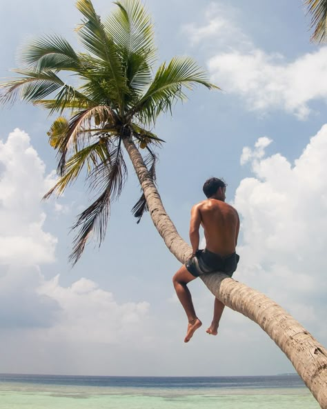 Still dreaming with coming back to this gem in the Maldives 🏝️🖤 Best Poses For Beach Pictures, Beach Vintage Photography, Aesthetic Pictures Man, Beach Man Aesthetic, Goa Pics Ideas, Man Beach Aesthetic, Beach Guy Aesthetic, Island Boy Aesthetic, Tropical Vacation Pictures