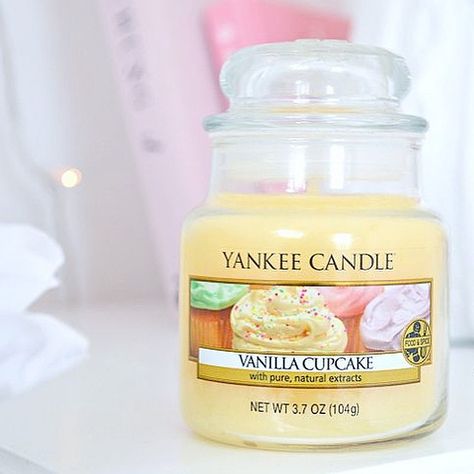 Cupcake Kitchen Decor, Yankee Candle Vanilla, Girly Room Decor, Candle Obsession, Sweet Candles, Fragrant Candles, Cozy Candles, Candle Glow, Cute Candles