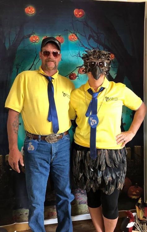 Limu Emu Costume, Liberty Mutual Costume, Limu Emu And Doug, Emu Costume, Liberty Mutual, Funny Poses, Cute Couple Halloween Costumes, Funny Shows, Fabulous Fall