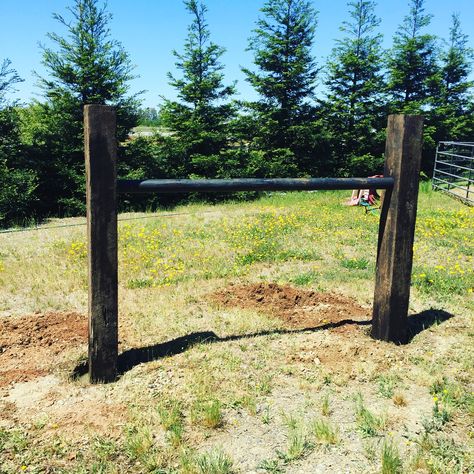 Hitching post made of Railroad ties and steel pipe. Horses can't pull this one out! Diy Horse Tie Post, Diy Wash Rack For Horses, Horse Hitching Post, Diy Hitching Post, Diy Hitching Post For Horses, Horse Tie Up Area, Horse Hitching Post Ideas, Hitching Post Ideas, Horse Tie Post