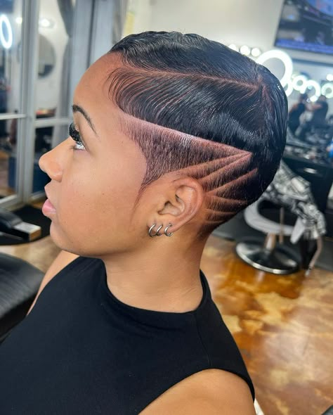 Shaved Back Hairstyles, Colored Short Hair Black Women, Black Women Haircut Styles, Bald Baddie, Finger Waves Short Hair, Future Hairstyles, Short Hair Designs, Short Black Hair, Short Shaved Hairstyles