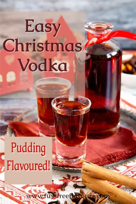 Glass of Christmas Vodka Flavored Vodka Cocktails, Homemade Alcohol Gifts, Infused Alcohol Recipes, Christmas Vodka, Homemade Vodka, Homemade Liqueur Recipes, Cocktails Christmas, Vegetarian Christmas Recipes, Flavored Alcohol