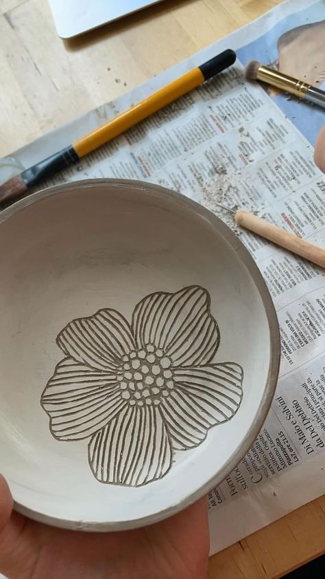 Working on a new bowl design, floral pottery, sgraffito ceramics art | Slab pottery, Pottery plates, Ceramic pottery Sgraffito Ceramics, Pottery Sgraffito, Floral Pottery, Beginner Pottery, Ceramics Art, Cerámica Ideas, Pottery Handbuilding, Keramik Design, Diy Decor Ideas