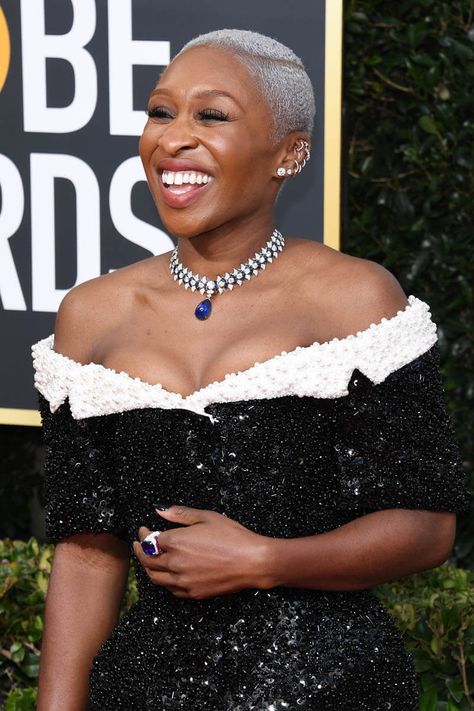 Cynthia Erivo and Scarlett Johansson were ear piercing pals at the 2020 Golden Globes Cynthia Erivo Piercings, Scarlette Johanson Ear Piercings, Scarlett Johansson Hair Dark, Scarlett Johansson Brown Hair Color, Scarlett Johansson Fringe, Scarlett Johansson Blonde Hair, Blonde Twa, Dresses For Apple Shape, Cynthia Erivo