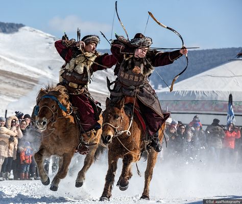 Mongol Cavalry Horses – Key To Their Military Success  The horses of Mongolia tend to be small but they are unimaginably strong, fast, have incredible stamina and well known as a good companion of the Mongol warriors during the Chinggis Khan’s conquests. Photo by @BatzayaCh Horse Archery, Horse Archer, Mounted Archery, Bows And Arrows, Traditional Archery, Bow And Arrow, Poses References, 판타지 아트, Action Poses