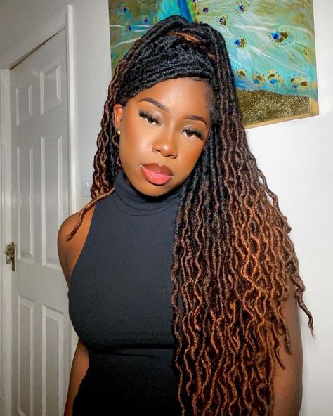 Ombré Faux Locs, Fox Locs Hairstyles, Faux Locs Ombre, Fox Locs, Ombre Locs, Fake Locs, Trendy Curls, Curly Faux Locs Crochet, Locks Braids