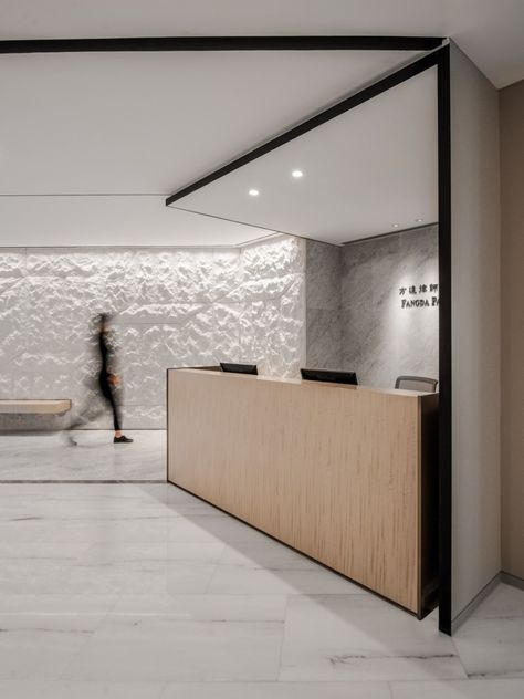 Waiting Area Design, Minimalist Office Design, Lobby Desks, Chinese Office, Interior Design Office Space, Reception Waiting Area, Interior Design Minimal, Office Furniture Layout, Office Reception Design