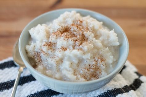 This sous vide coconut rice pudding is about to be your new favorite dessert — if you love coconut and carbs, that is. We found many similar recipes online that called for cooking this for an hour, but that wasn’t near enough time to cook the arborio rice all the way through. Even at four hours, it was still a little al dente, but very good. Sweet Rice Recipe Easy, Cinnamon Rice Pudding, Sous Vide Dessert, Cinnamon Rice, Rice Puddings, Yummiest Food, Cinnamon Recipe, Pescatarian Meals, Tailgate Ideas