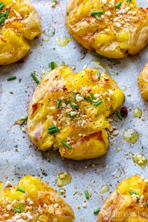 Garlic Smashed Potatoes, Smashed Potatoes Recipe, Crispy Smashed Potatoes, Yellow Potatoes, Mashed Potato Recipes, Easy Side Dish, Smashed Potatoes, Happy Foods, Pioneer Woman