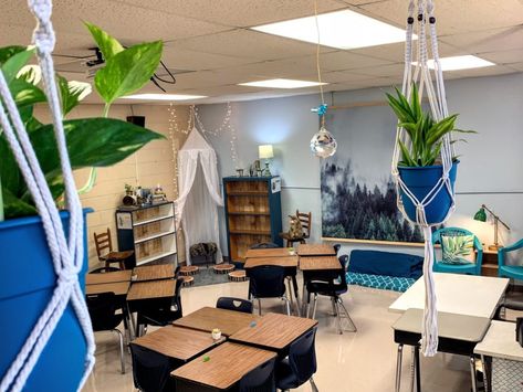 Plants in the classroom Nature Themed Classroom, Plants Classroom, Childcare Rooms, Calm Environment, Cinder Block Walls, Classroom Makeover, Preschool Classroom Decor, Elementary Classroom Decor, Classroom Decor Themes