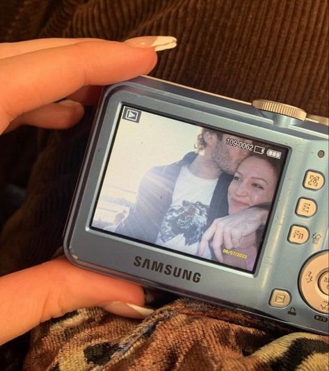 Digital Camera Couple Aesthetic, Digital Camera Photos Couple, Camera Couple Aesthetic, Old Digital Camera Pictures, Couple Digital Camera, 2000s Digital Camera Photos, Digital Camera Couple Photos, Couple Digital Camera Pics, 2000s Camera Aesthetic