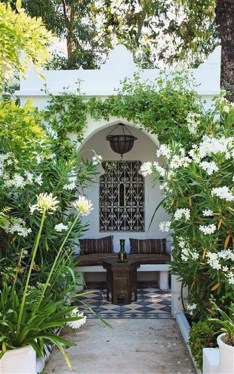 Muslim Culture on Twitter: "Moorish Inspired Courtyard Interiors… " Moroccan Garden, Moroccan Interiors, Patio Interior, Ornamental Trees, Mediterranean Garden, White Gardens, Gorgeous Gardens, Courtyard Garden, Small Gardens