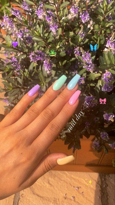 Multicoloured Nails Summer, Different Colour Nails On Each Finger, Multicolour Nails Color Combos, Multicolour Nails, Holiday Nails Summer 2023, Holiday Nails 2023, Multicoloured Nails, Different Color Nails, Holiday Acrylic Nails