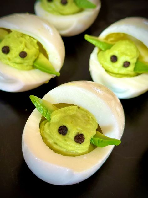 Baby Yoda deviled eggs for Mandalorian Themed Dinner Starwars Themed Dinner, Space Themed Lunch, Funny Dinner Ideas, Star Wars Movie Night Snacks, Star Wars Themed Dinner, Star Wars Snacks Party, Space Themed Dinner, Star Wars Dinner Ideas, May The 4th Be With You Food