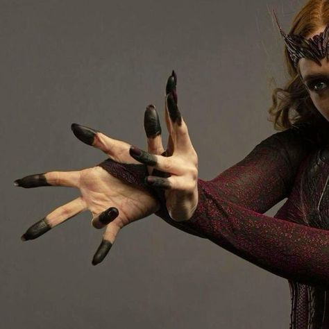 scarlet witch Doctor Strange Hands, Scarlet Witch Hands, Wanda Hands, Doctor Strange Magic, Scarlet Witch Halloween, Scarlet Witch Aesthetic, Wanda Aesthetic, Scarlet Witch Costume, Powerful Witch