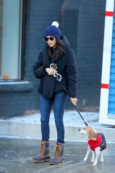 Winter Athleisure Outfits, Estilo Meghan Markle, Athleisure Winter, Winter Mode Outfits, Womens Winter Fashion Outfits, Meghan Markle Style, Rope Leash, Family Picture Outfits, Picture Outfits